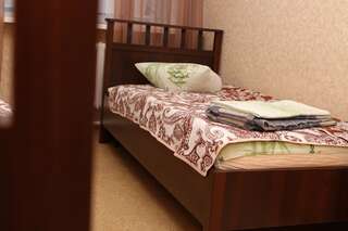 Хостел Северянка Тобольск Односпальная кровать в общем номере для мужчин и женщин-1