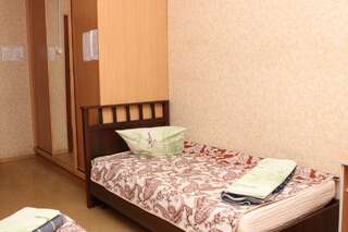 Хостел Северянка Тобольск Односпальная кровать в общем номере для мужчин и женщин-2