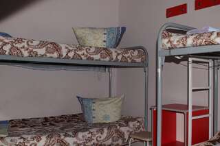 Хостел Северянка Тобольск Спальное место на двухъярусной кровати в общем номере для мужчин и женщин-1