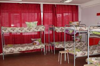 Хостел Северянка Тобольск Спальное место на двухъярусной кровати в общем номере для мужчин и женщин-4