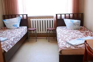 Хостел Северянка Тобольск Односпальная кровать в общем номере для мужчин и женщин-9