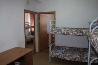 Хостел Северянка Тобольск Кровать в 12-местном общем номере (удобства на этаже)-1
