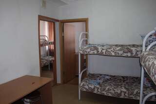 Хостел Северянка Тобольск Спальное место в общем номере для мужчин и женщин с 12 кроватями-1