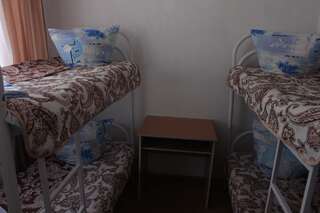 Хостел Северянка Тобольск Спальное место в общем номере для мужчин и женщин с 12 кроватями-2
