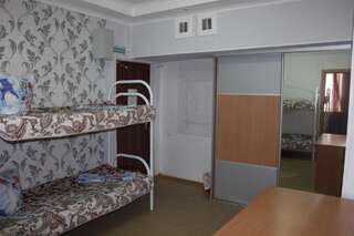 Хостел Северянка Тобольск Спальное место в общем номере для мужчин и женщин с 12 кроватями-3