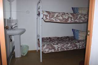 Хостел Северянка Тобольск Спальное место в общем номере для мужчин и женщин с 12 кроватями-5