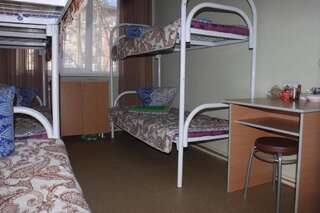 Хостел Северянка Тобольск Кровать в общем 6-местном номере для мужчин и женщин-1