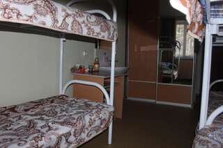 Хостел Северянка Тобольск Кровать в общем 6-местном номере для мужчин и женщин-2
