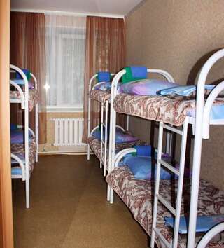 Хостел Северянка Тобольск Кровать в общем 6-местном номере для мужчин и женщин-3
