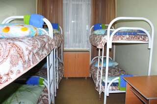 Хостел Северянка Тобольск Кровать в общем 6-местном номере для мужчин и женщин-4