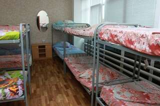 Хостел Северянка Тобольск Кровать в 14-местном общем номере (удобства на этаже)-1